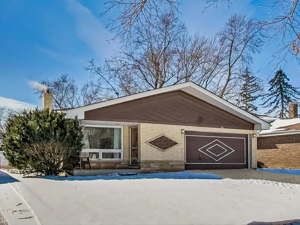 378 W Commonwealth Ln, Elmhurst, IL 60126