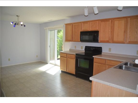 4th image of 15151 Clear St