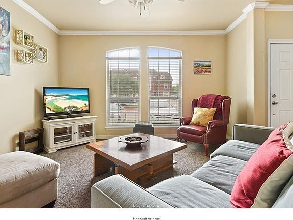5th image of 305 Holleman Dr #804