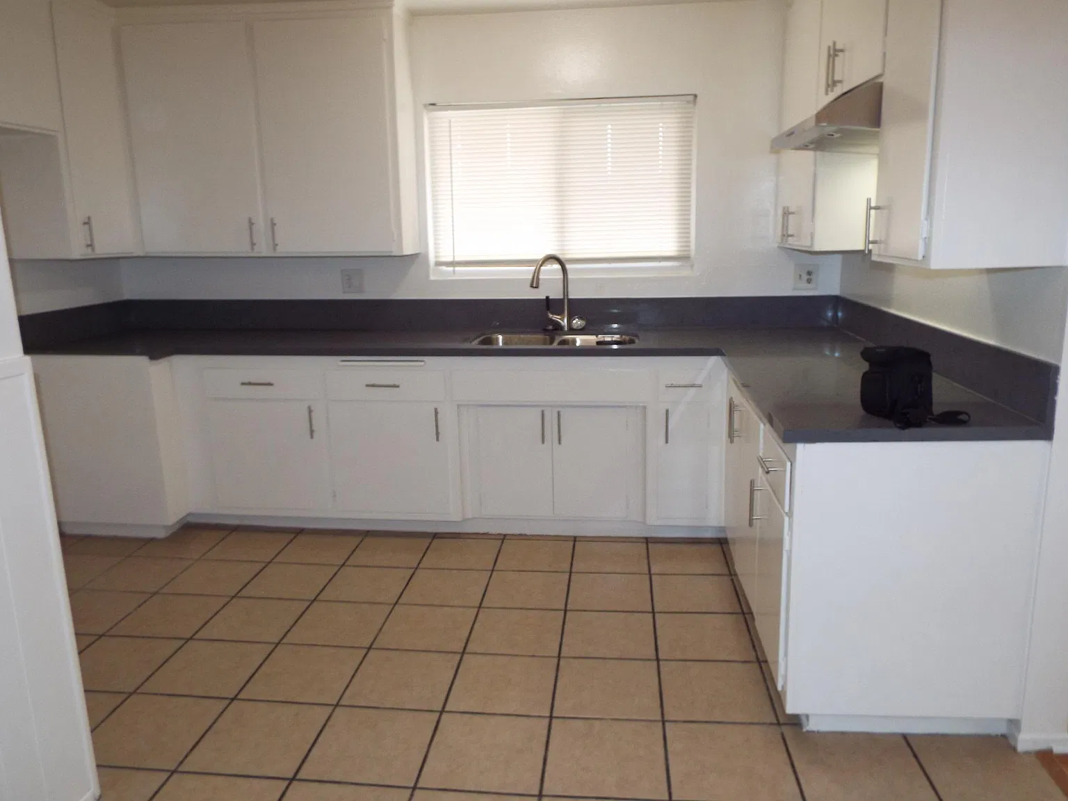 2 bed, 1.5 bath, 900 sqft, $2,450 — Photo 2