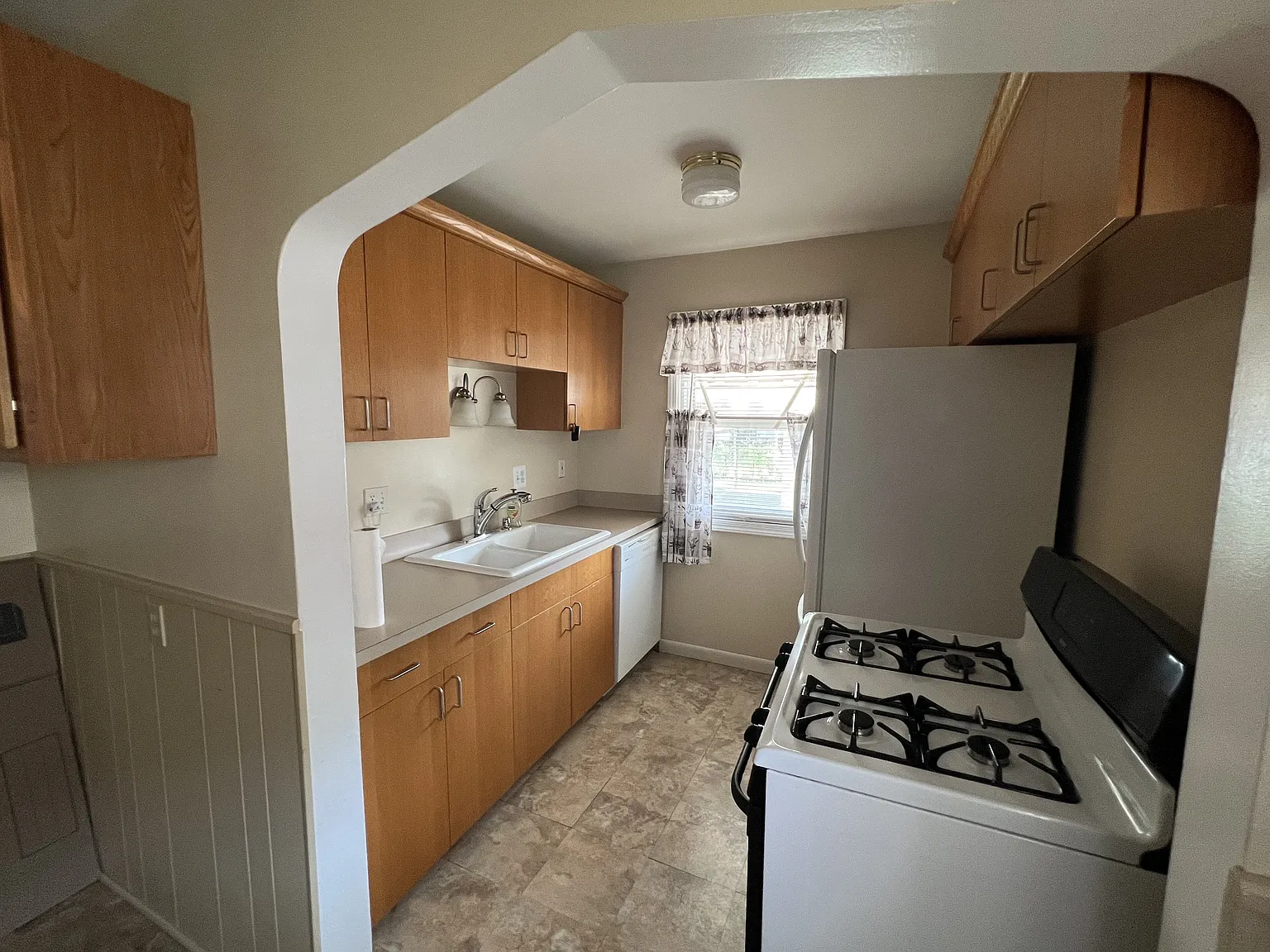 Adorable Center Line Bungalow — Photo 4