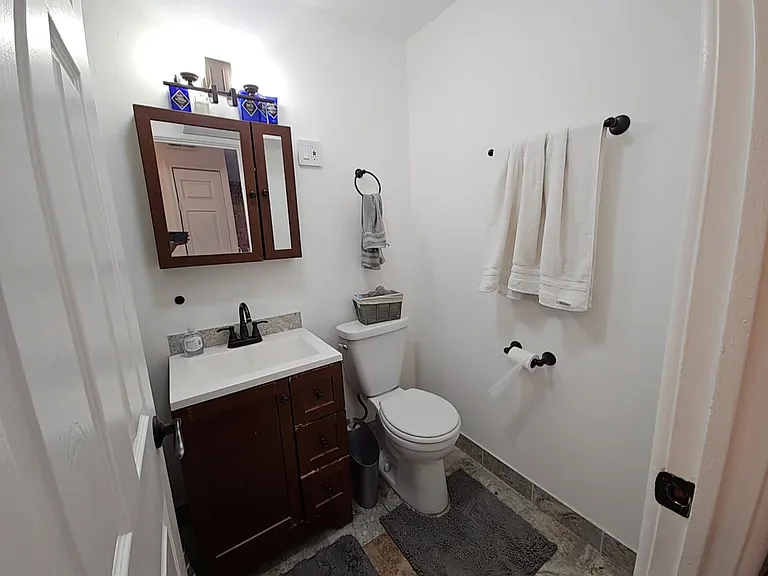 2250 N Lincoln Ave #201 — Photo 6
