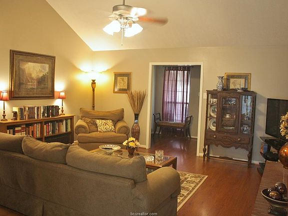 5th image of 608 Abbey Ln