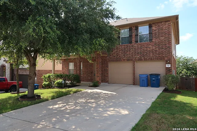 4 bed, 2.5 bath, 2555 sqft, $2,300 — Photo 1