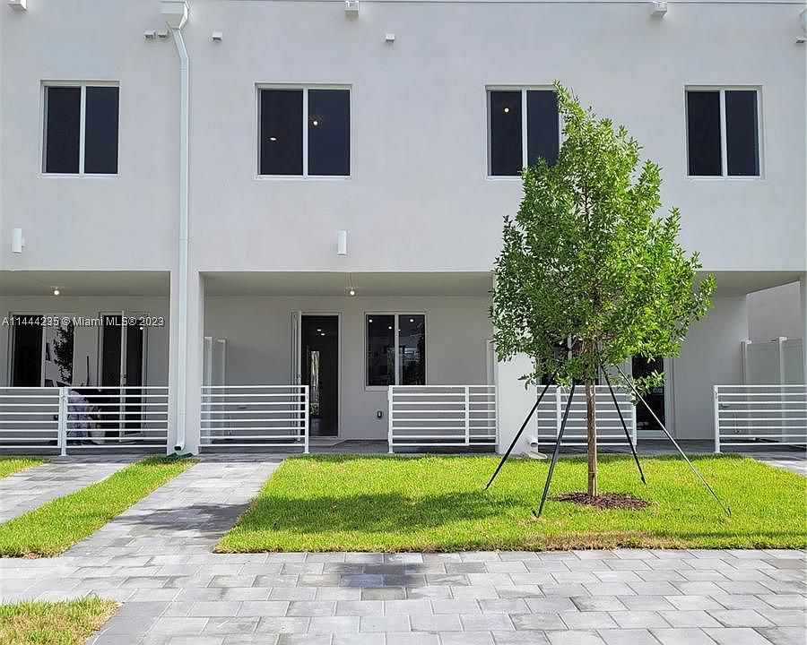 1st image of 10300 SW 66th St #102
