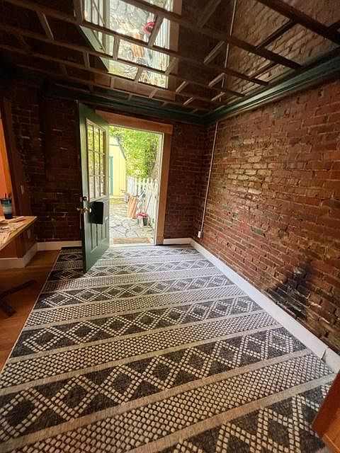 1st image of 135 Pigeon St Floor 1
