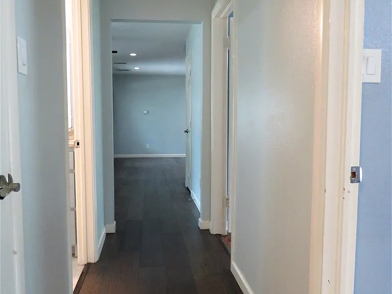 1026 Thomas St — Photo 7