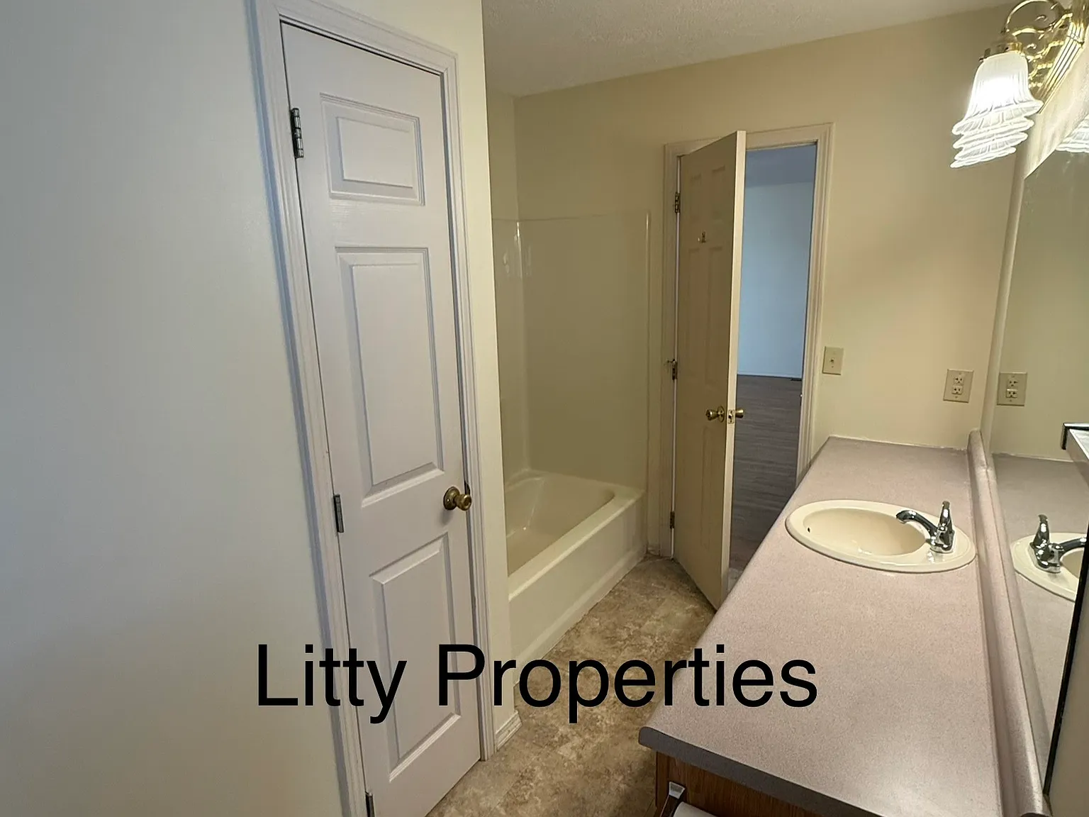 1507 Arena Drive - 1 — Photo 4