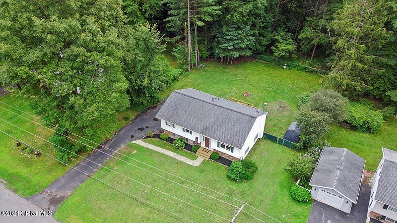 2nd image of 35 Acorn Avenue