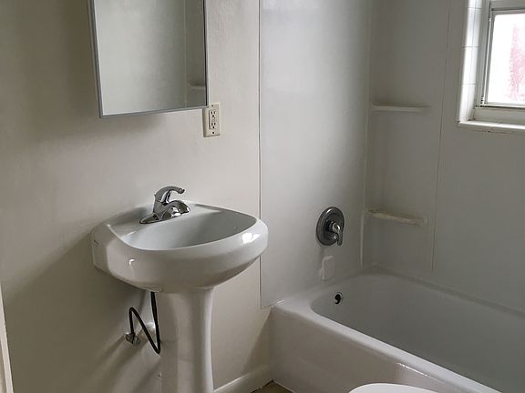 4th image of 133 NW 10th Ave APT 3