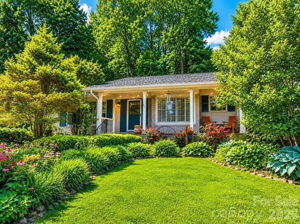 65 West End Cir, Waynesville, NC 28785