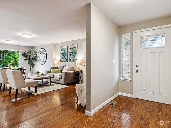 2nd image of 2706 Castlewood Court SE