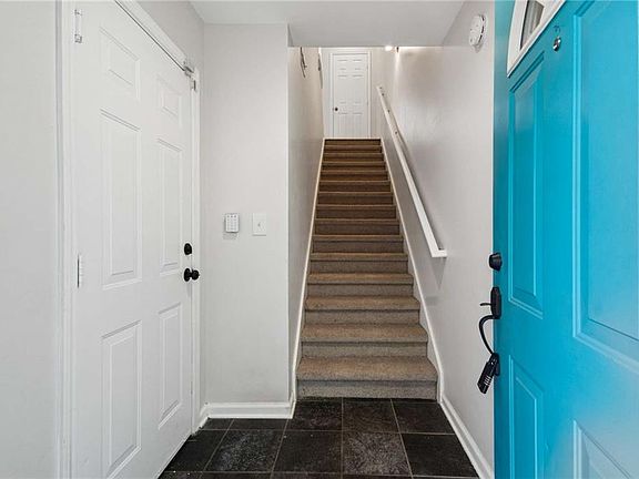4th image of 1055 Park Row N