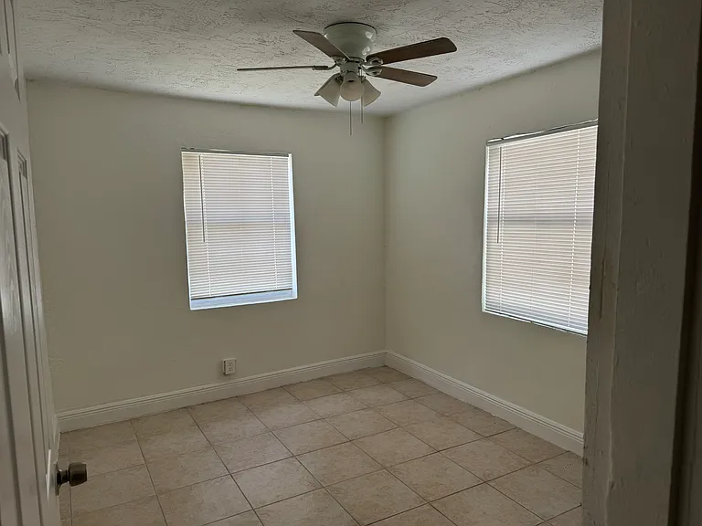 2849 NW 4th St — Photo 3