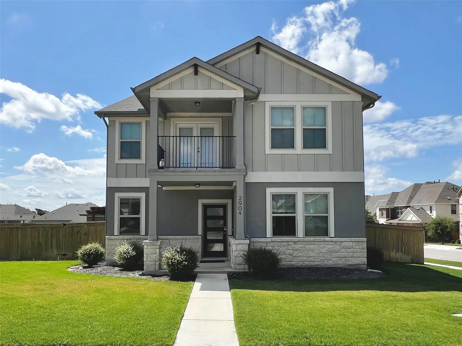 4 bed, 3.0 bath, 2088 sqft, $2,350 — Photo 1