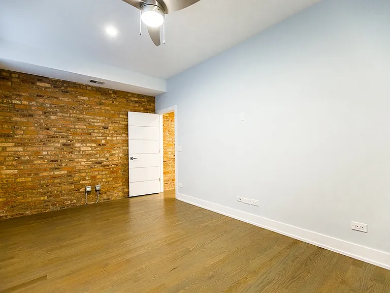 1638 N Marshfield Ave — Photo 5