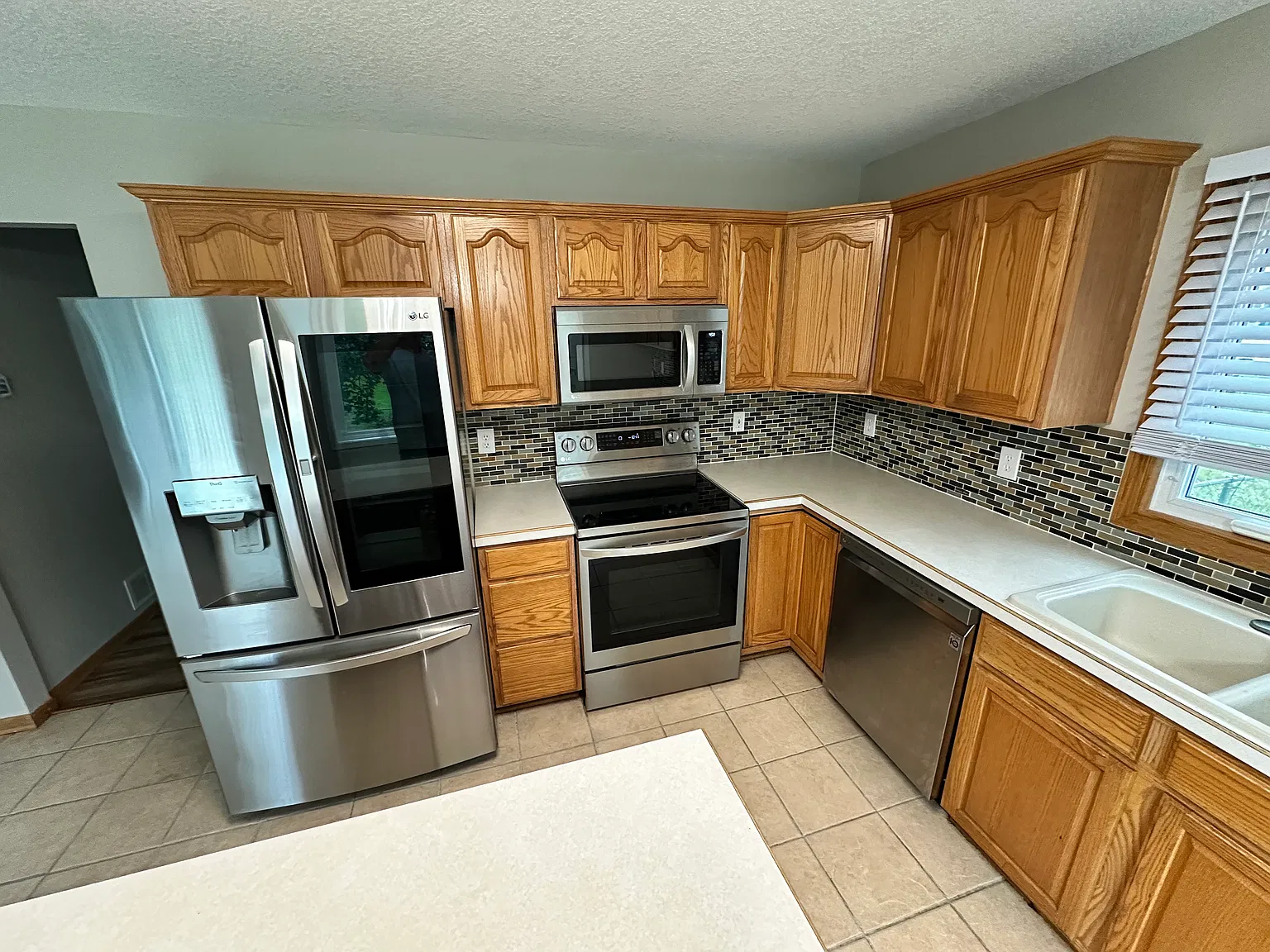 4 bed, 1432 sqft, $2,000 — Photo 4