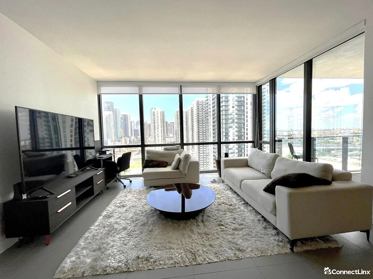 2 bed, 2.0 bath, 1100 sqft, $4,200 — Photo 2