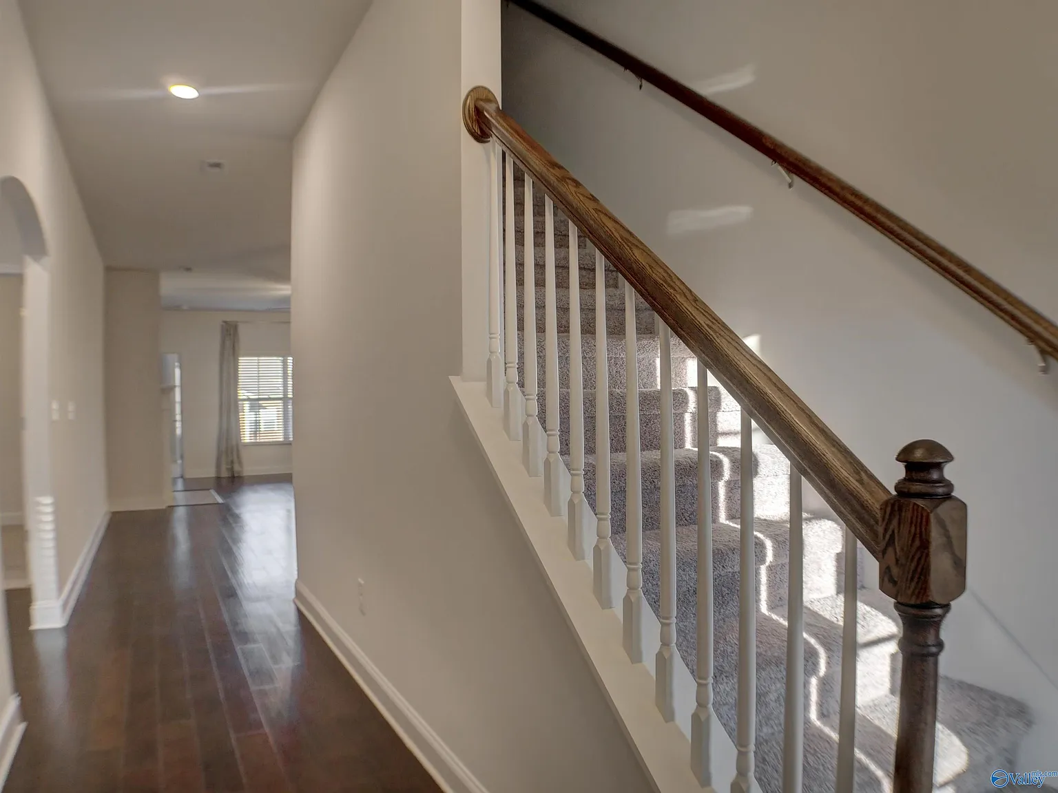 4 bed, 3.0 bath, 2412 sqft, $2,300 — Photo 2
