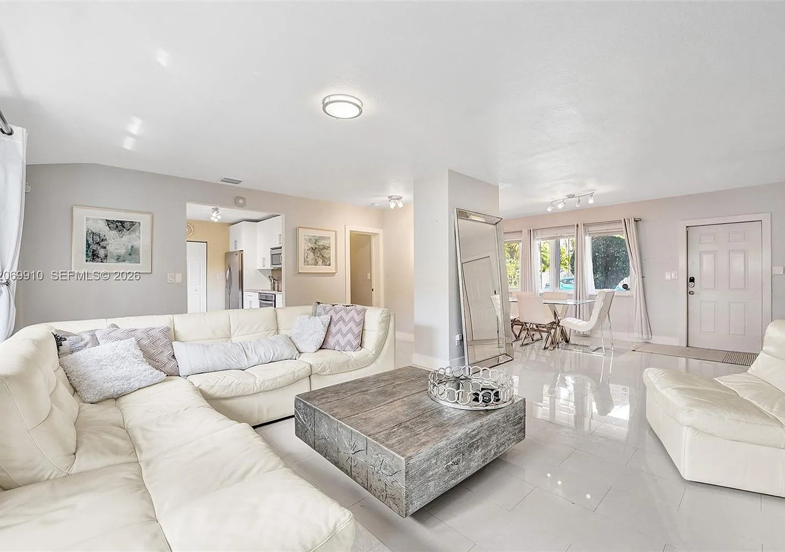 1146 NE 17th Terrace, Fort Lauderdale, FL 33304 - 2428 — Photo 3