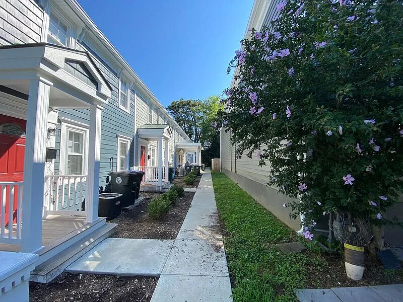 Building Photo - 1409 Charles St #3