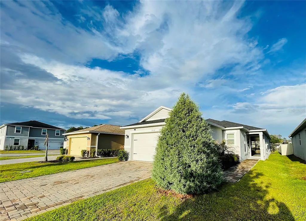 3 bed, 2.0 bath, 1544 sqft, $2,350 — Photo 3