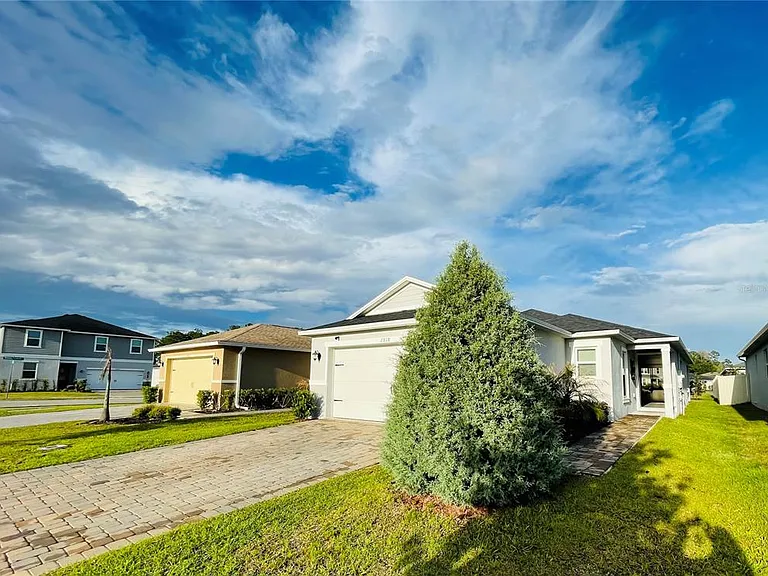 2818 Sanctuary Dr — Photo 2