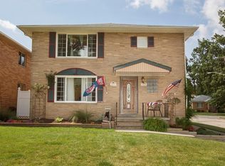 15213 Fernway Ave, Cleveland, OH 44111