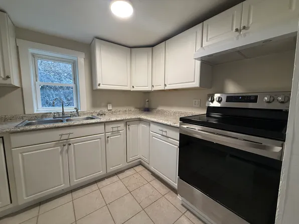 280 Main St APT 1, Littleton, NH 03561