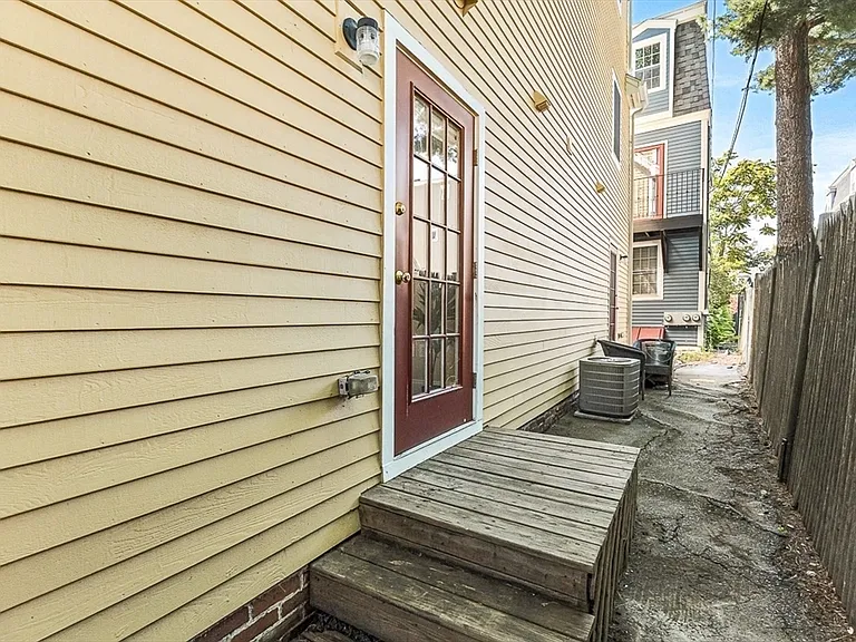 749 Somerville Ave #1 — Photo 12