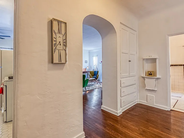 600 S Burnside Ave #4 — Photo 35
