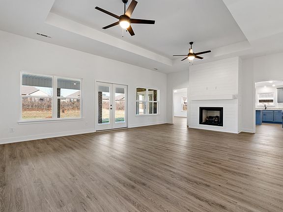 5th image of 677 Jamestown Cir