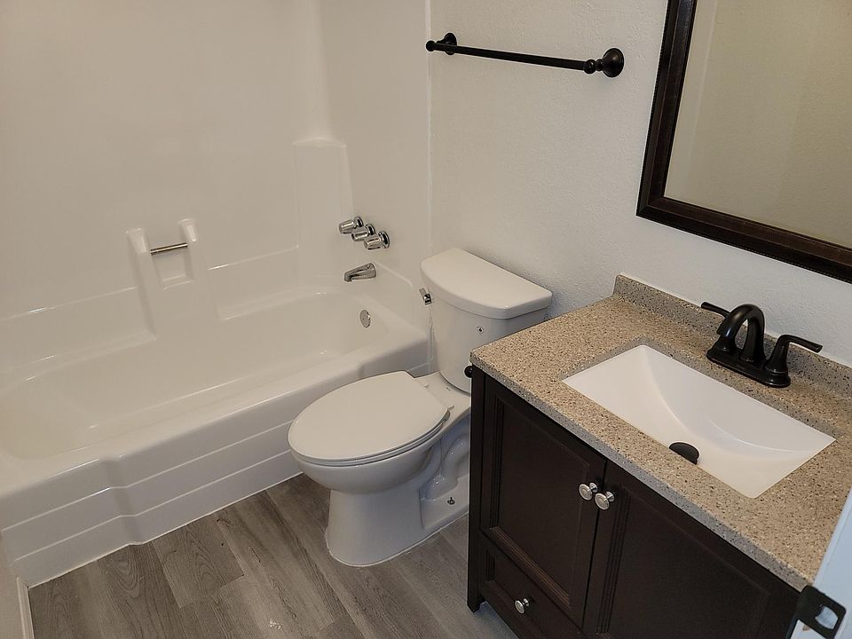 2nd image of 4164 Main St #2