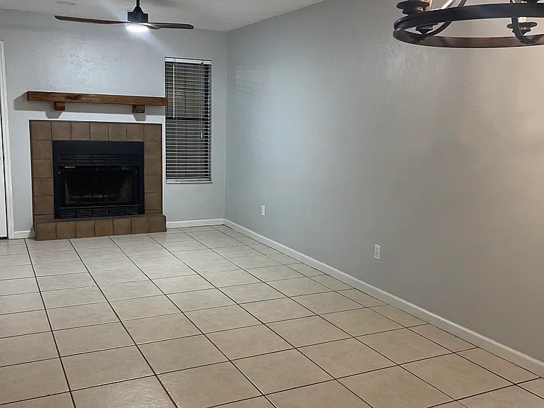 1104 Greentree Ct — Photo 7