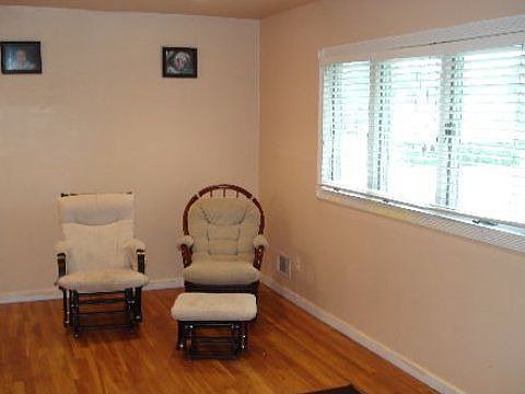 4th image of 1084 N Broadway
