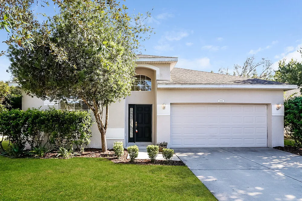 4 bed, 2.0 bath, 1968 sqft, $3,800 — Photo 1