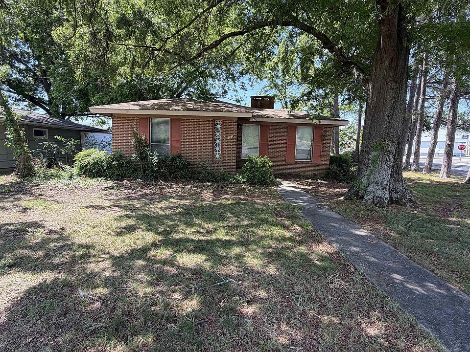 1st image of 1001 Royal Dr SE