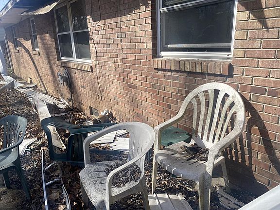 5th image of 415 E Hill Valley Dr