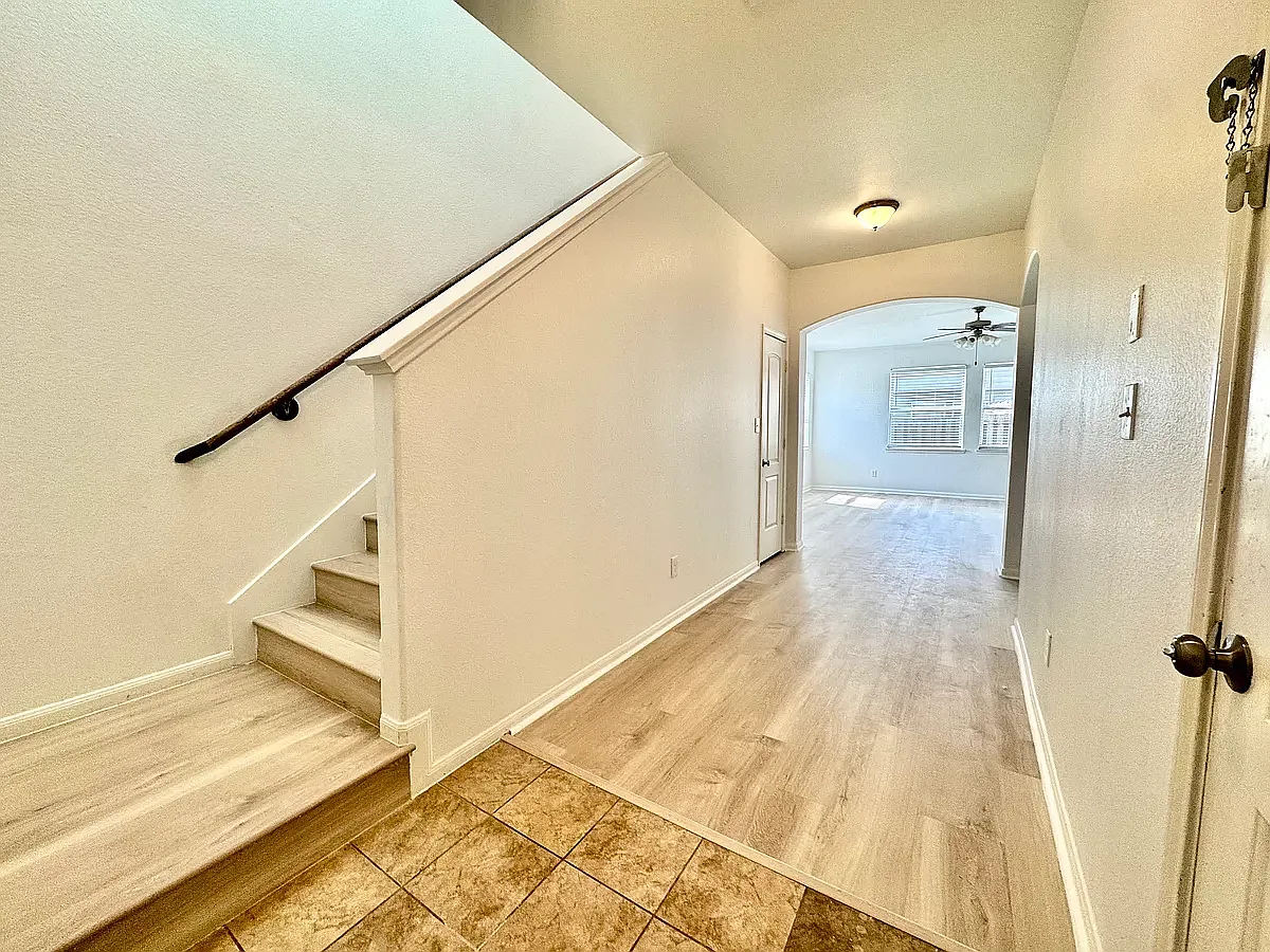 4 bed, 2202 sqft, $2,350 — Photo 1