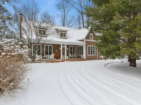 9957 Cottage Ln, Union Pier, MI 49129