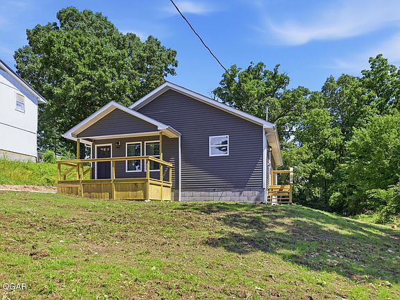 3rd image of 518 Joplin St