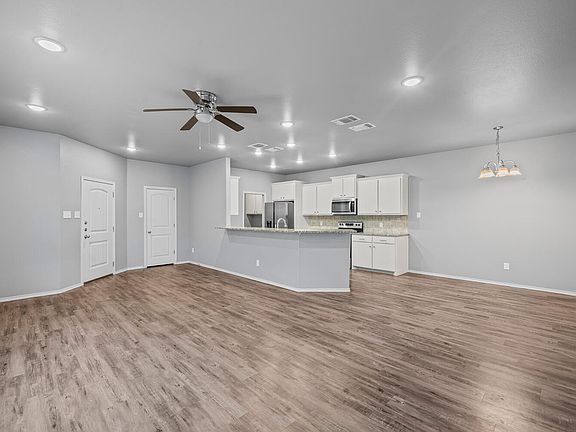5th image of 704 Hillshire Ave