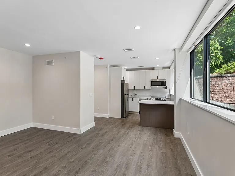 780 New York Ave #A — Photo 5