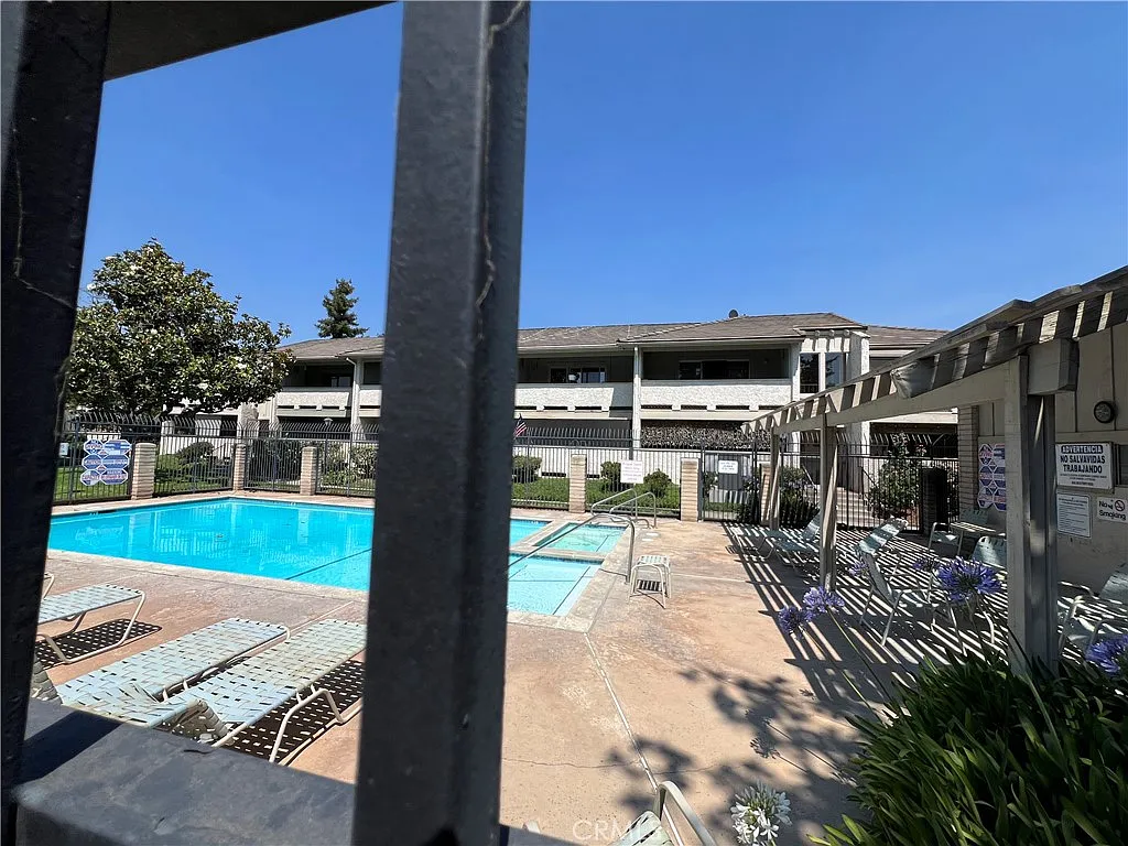 2 bed, 879 sqft, $2,380 — Photo 4