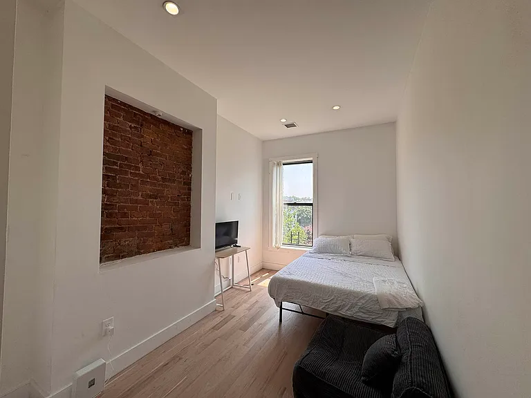 1214 Jefferson Ave #3 — Photo 5