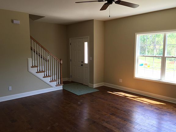 3rd image of 318 Parkview Pl