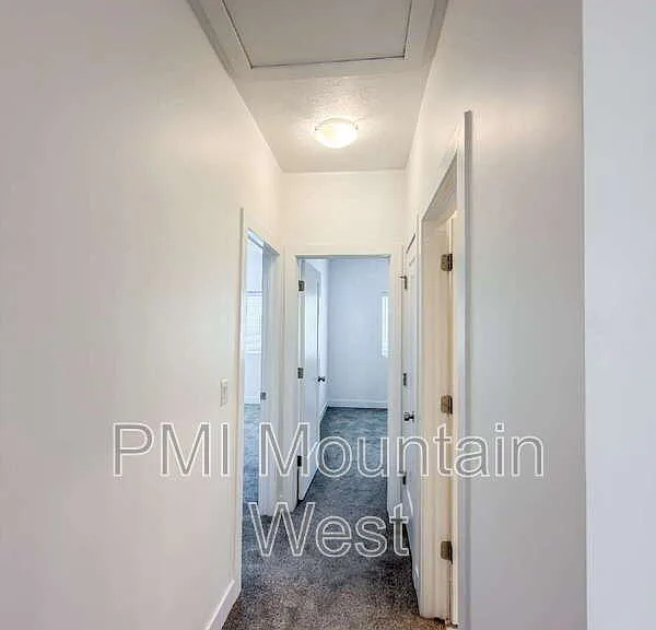 506 W 2200 N — Photo 26