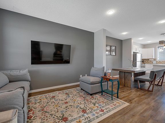 4th image of 2605 Maple Way NW