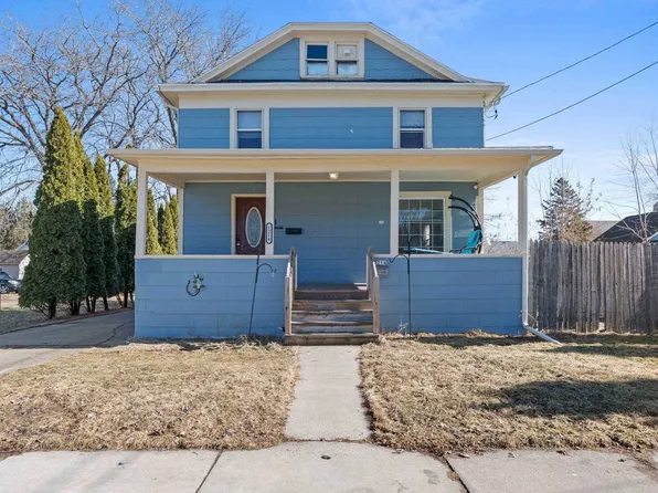 1214 Grand St, Oshkosh, WI 54901