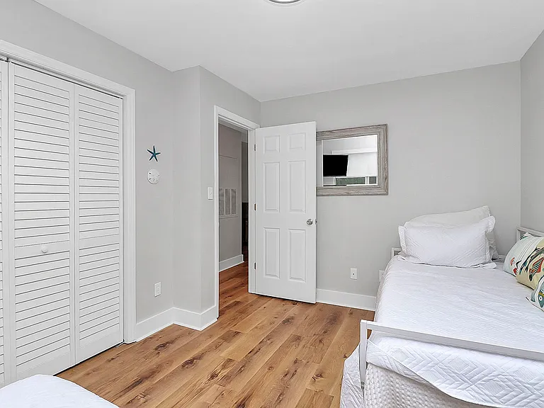1001 Churchill Downs Ct #J — Photo 10